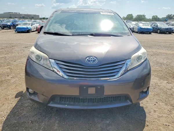 2017 TOYOTA SIENNA