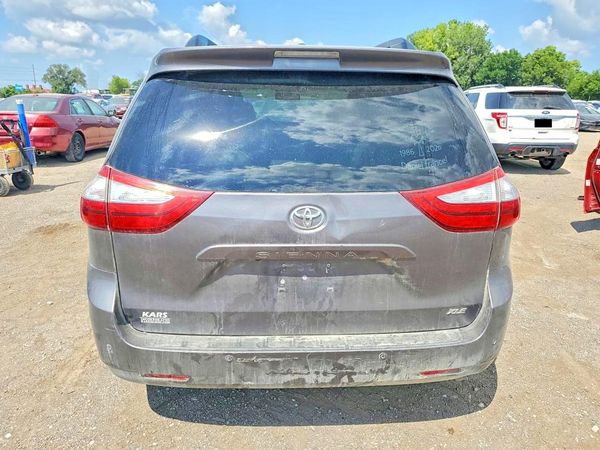2017 TOYOTA SIENNA