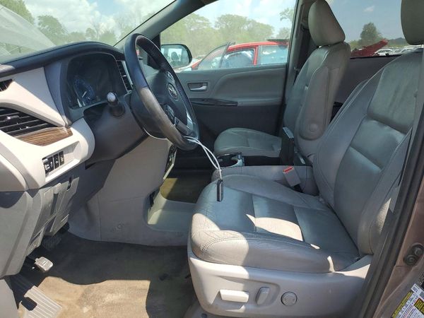 2017 TOYOTA SIENNA