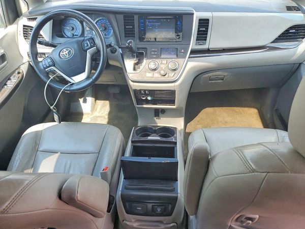 2017 TOYOTA SIENNA