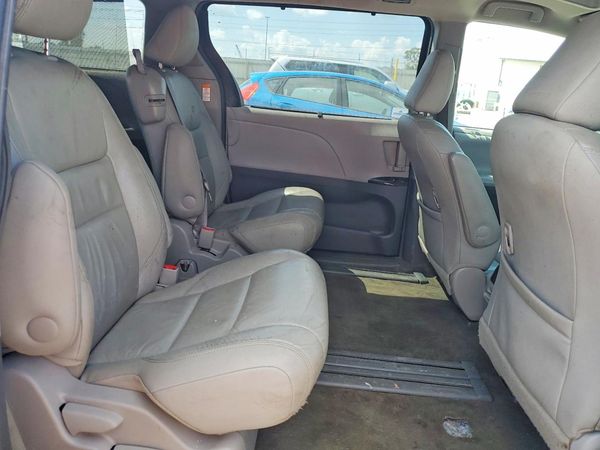 2017 TOYOTA SIENNA