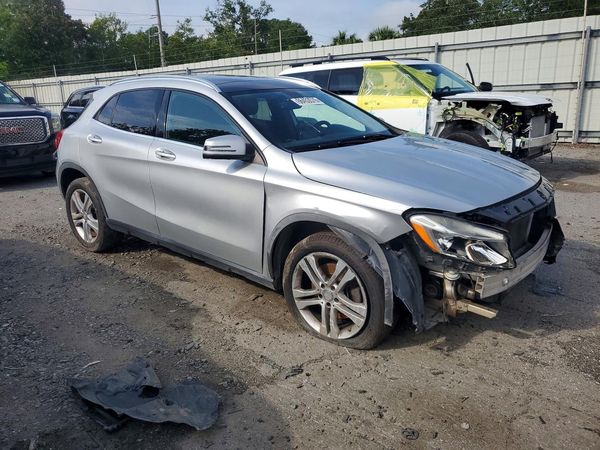 2015 MERCEDES-BENZ GLA