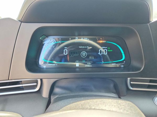 2025 HYUNDAI ELANTRA Blue, SEL Sport — ODOM