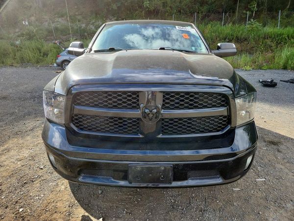 2018 RAM 1500 SLT CREW CAB 4X4