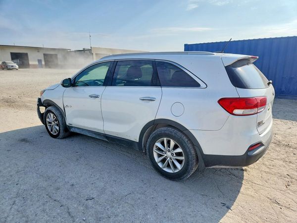 2016 KIA SORENTO L / LX