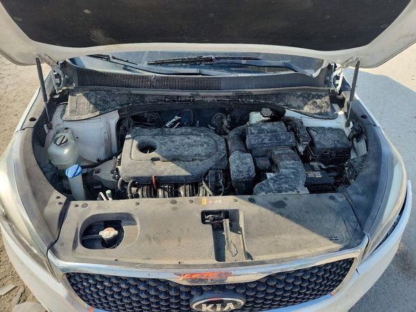2016 KIA SORENTO L / LX