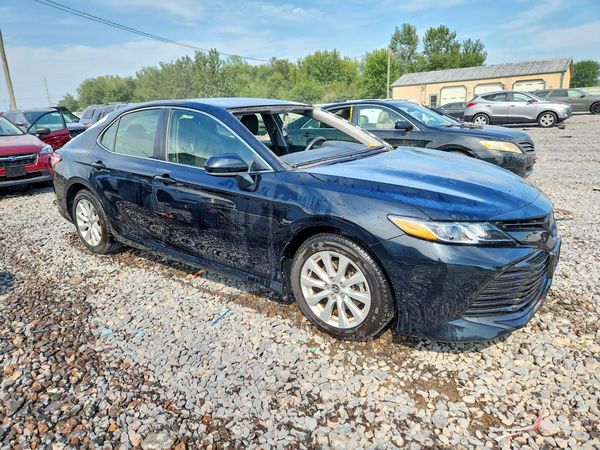 2018 TOYOTA CAMRY LE/SE/XLE/XSE — Passenger 3/4