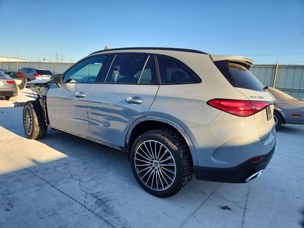 2025 MERCEDES-BENZ GLC GLC300
