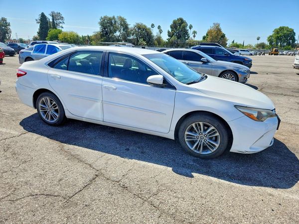 2015 TOYOTA CAMRY — Passenger 3/4