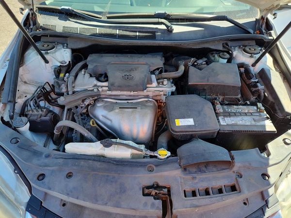 2015 TOYOTA CAMRY — Engine bay