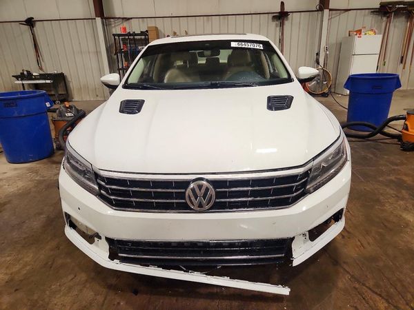 2017 VOLKSWAGEN PASSAT SEL Premium