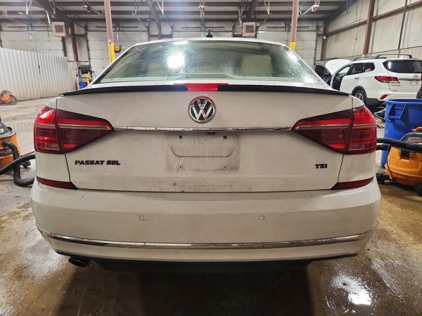 2017 VOLKSWAGEN PASSAT SEL Premium