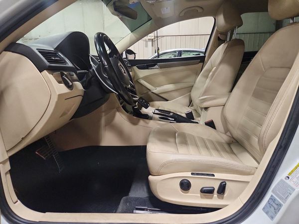 2017 VOLKSWAGEN PASSAT SEL Premium
