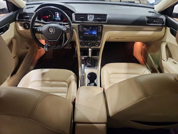 2017 VOLKSWAGEN PASSAT SEL Premium