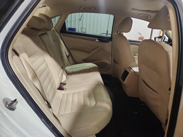 2017 VOLKSWAGEN PASSAT SEL Premium