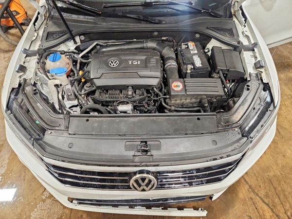 2017 VOLKSWAGEN PASSAT SEL Premium