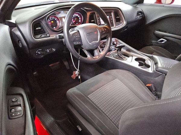 2017 DODGE CHALLENGER SXT