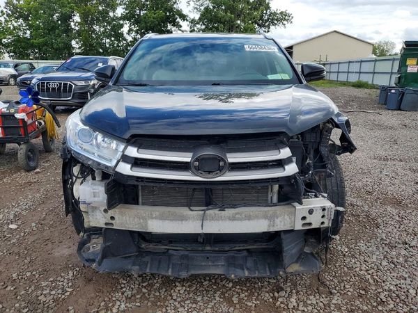 2017 TOYOTA HIGHLANDER