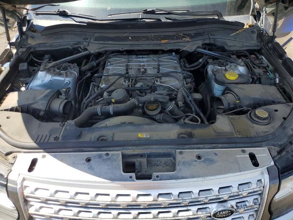 2015 LAND ROVER RANGEROVER Supercharged — Engine bay