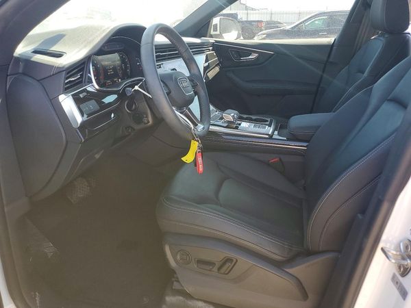 2025 AUDI Q8