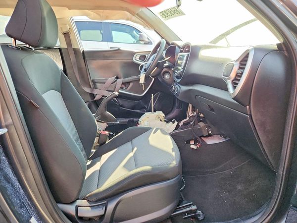 2023 KIA SOUL LX, S