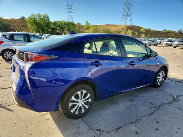 2016 TOYOTA PRIUS