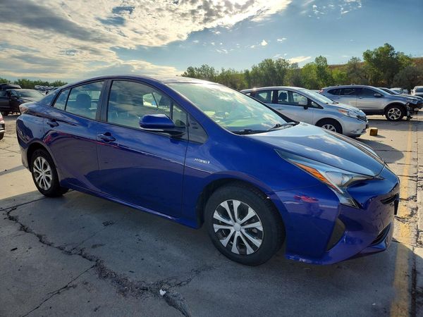 2016 TOYOTA PRIUS