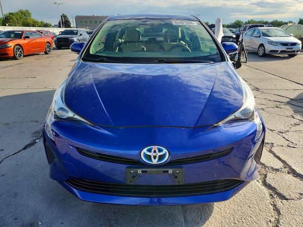 2016 TOYOTA PRIUS