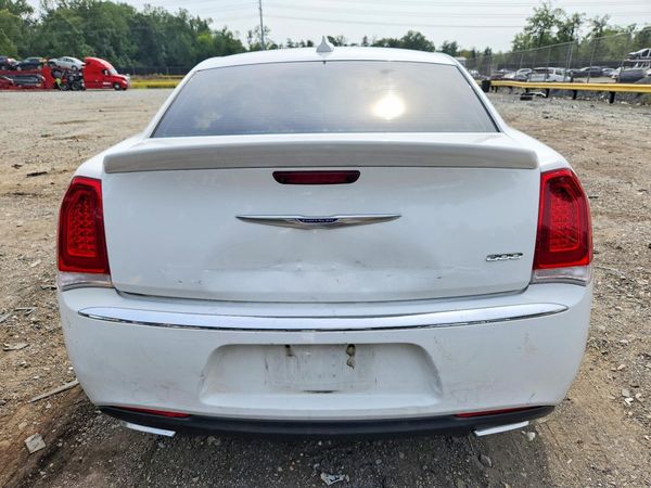 2018 CHRYSLER 300