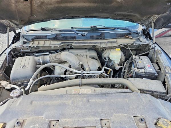 2014 RAM 1500 SLT — Engine bay