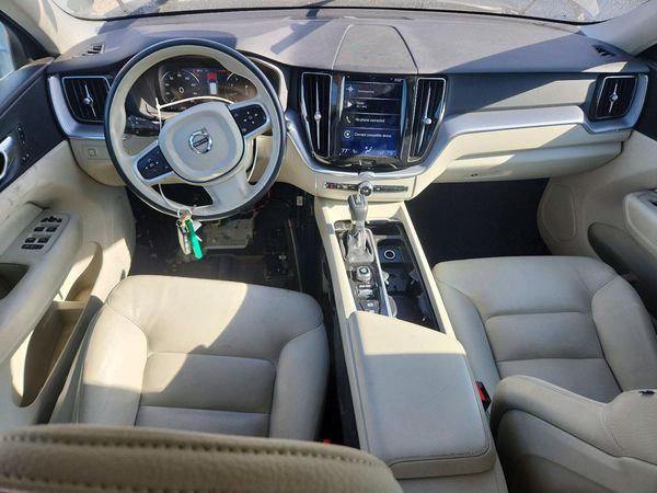 2020 VOLVO XC60 Momentum — CKPT