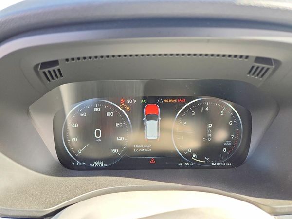 2020 VOLVO XC60 Momentum — ODOM