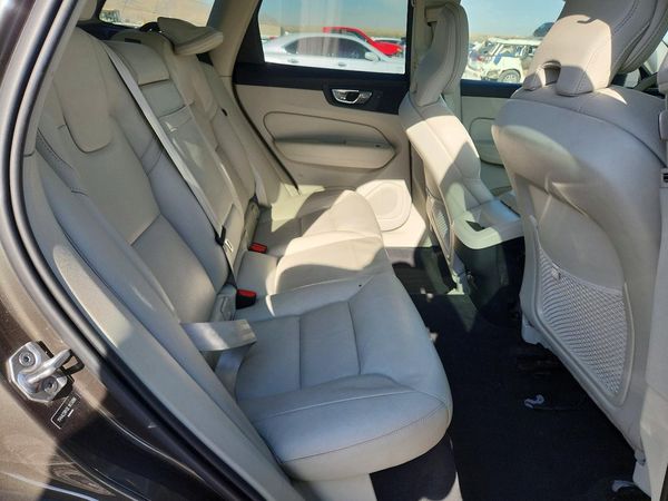 2020 VOLVO XC60 Momentum — PSRS