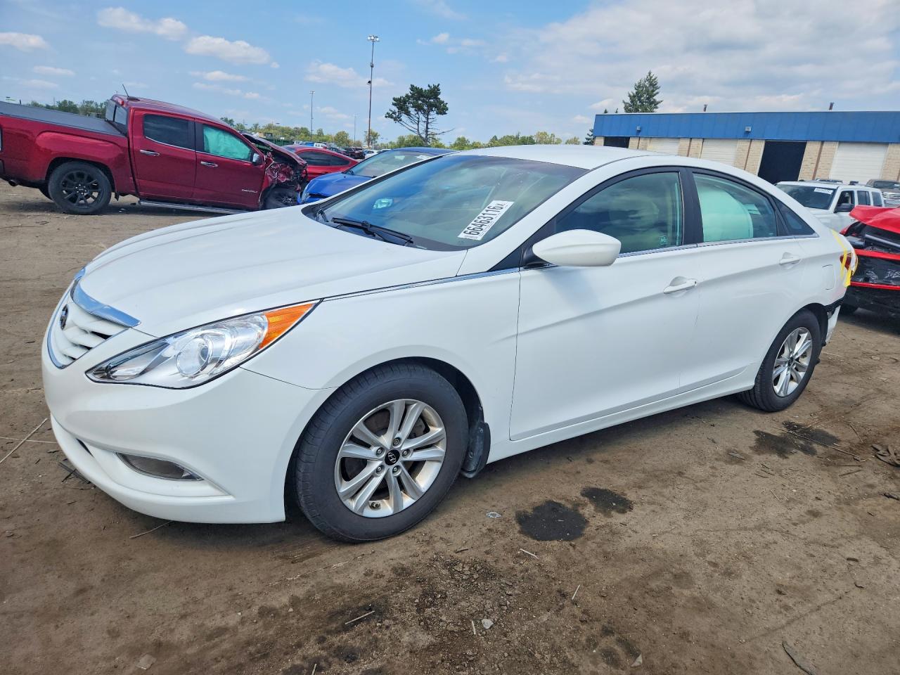 2013 HYUNDAI SONATA GLS/ GLS Popular — Front 3/4