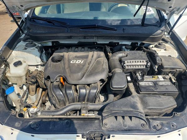 2013 HYUNDAI SONATA GLS/ GLS Popular — Engine bay