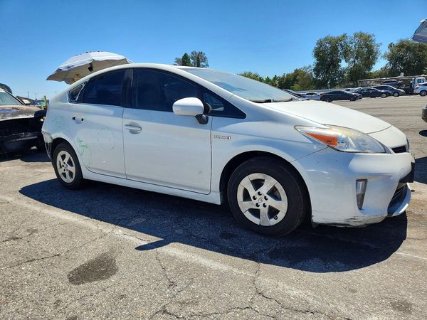 2015 TOYOTA PRIUS