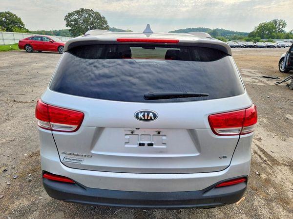 2016 KIA SORENTO L / LX