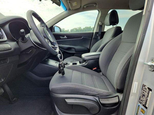 2016 KIA SORENTO L / LX