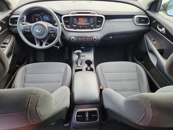 2016 KIA SORENTO L / LX