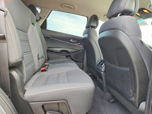 2016 KIA SORENTO L / LX