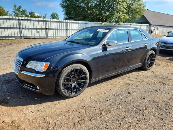 2013 CHRYSLER 300 — DSFA — Front 3/4