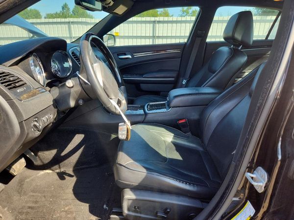 2013 CHRYSLER 300 300C — DENT