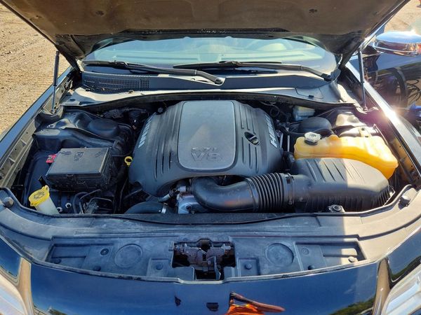 2013 CHRYSLER 300 300C — Engine bay