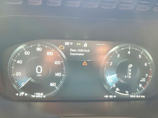 2016 VOLVO XC90 SV42 Momentum