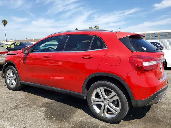 2015 MERCEDES-BENZ GLA GLA250