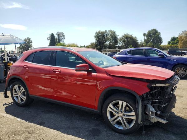 2015 MERCEDES-BENZ GLA GLA250