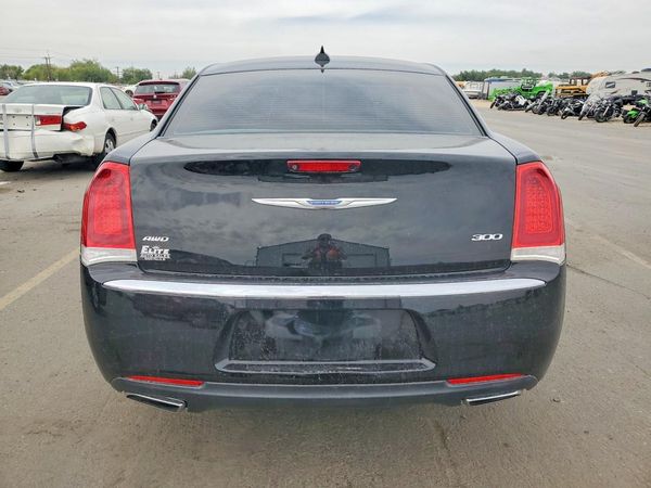 2018 CHRYSLER 300