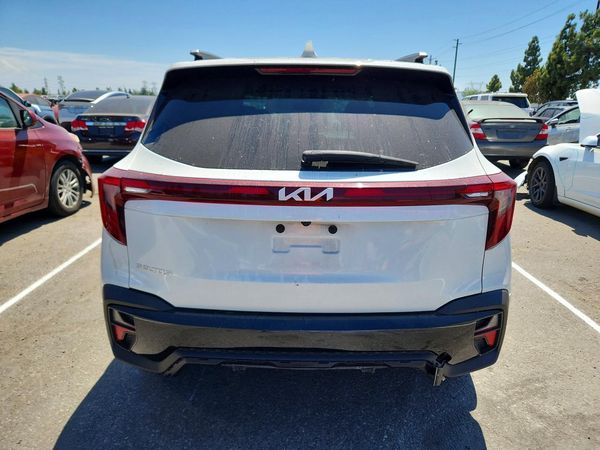 2024 KIA SELTOS EX
