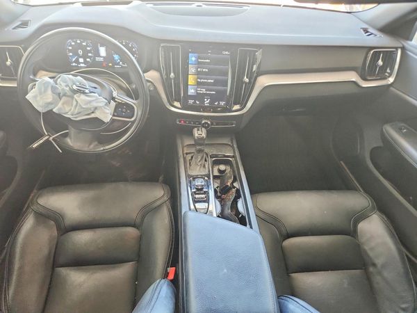 2020 VOLVO V60 CROSS COUNTRY Momentum