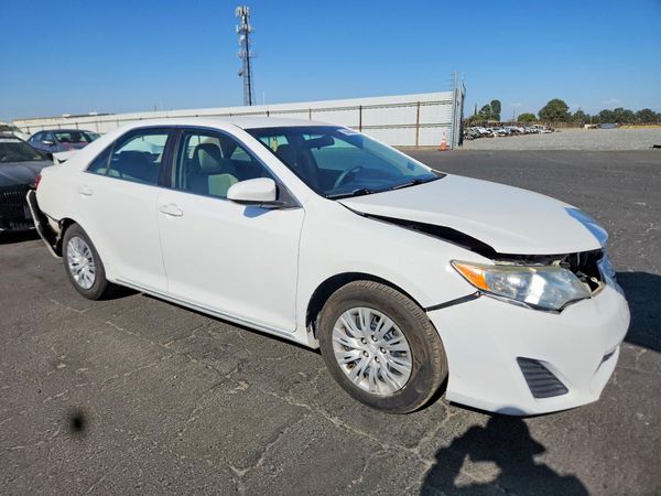 2014 TOYOTA CAMRY